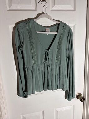Belle Du Jour Sage Green V‑Neck Lace Up Front Boho Peasant Elastic Cuffs Blouse